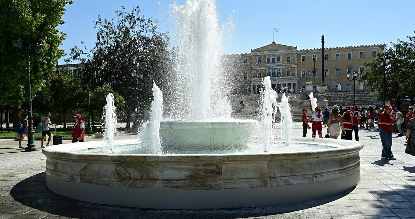 Επαναλειτουργεί το σιντριβάνι της πλατείας Συντάγματος – «Συντηρήθηκε μετά από 153 χρόνια»