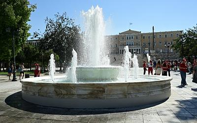 Το ιστορικό σιντριβάνι της πλατείας Συντάγματος ξανά σε λειτουργία!