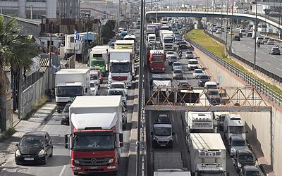 Αθήνα σε ασφυξία: 111 ώρες χαμένες στην κίνηση και οι δυσοίωνες προβλέψεις