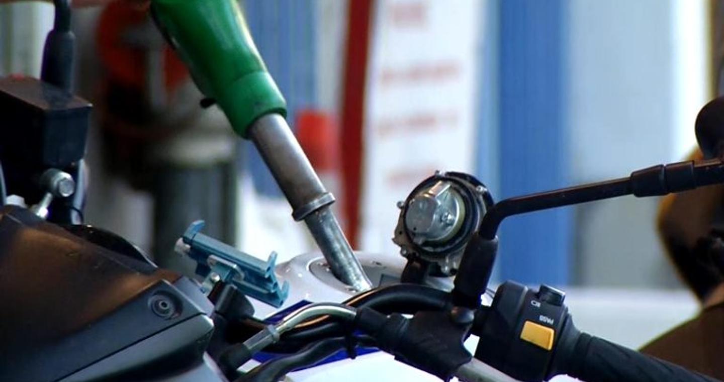 Το παρεμπόριο βάζει λουκέτα στα νόμιμα πρατήρια καυσίμων