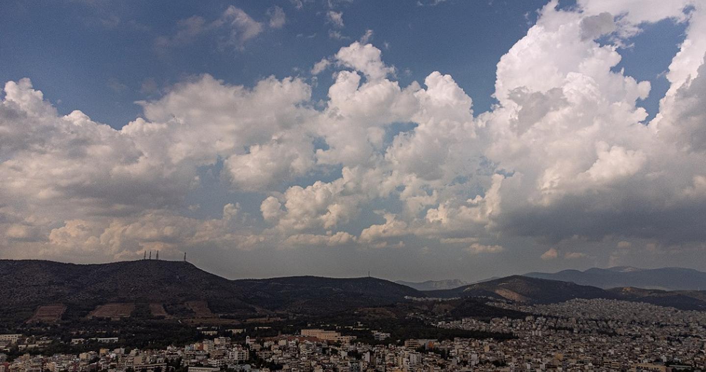 Καιρός: Γενικά αίθριος με λίγες νεφώσεις – Πού θα βρέξει