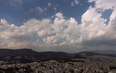 Τι αλλάζει στον καιρό: Πού πέφτει η θερμοκρασία και το σκηνικό του Σαββατοκύριακου