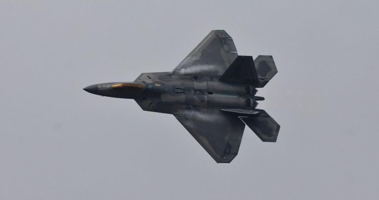 Ο Τραμπ έστειλε στο Ισραήλ F22 Raptor και Stratotanker – «Αν σπείρεις ανέμους, θα θερίσεις θύελλες» προειδοποιεί το Ιράν