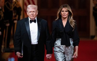 Μελάνια Τραμπ: Το ασημένιο παντελόνι αξίας 2.400 δολαρίων που προκάλεσε θύελλα αντιδράσεων