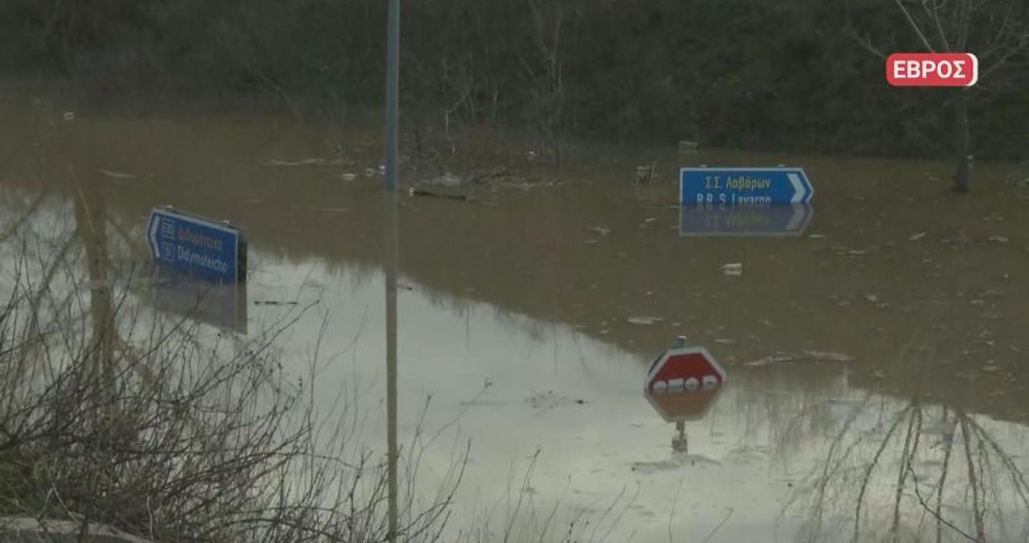 Στο «κόκκινο» παραμένει ο Έβρος λόγω των πλημμυρών – Δραματική η κατάσταση στα Λάβαρα