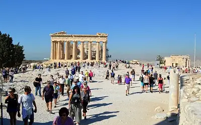 Η μεγάλη επιστροφή του τουρισμού: Τι αλλάζει φέτος και το «κλειδί» της Κρήτης