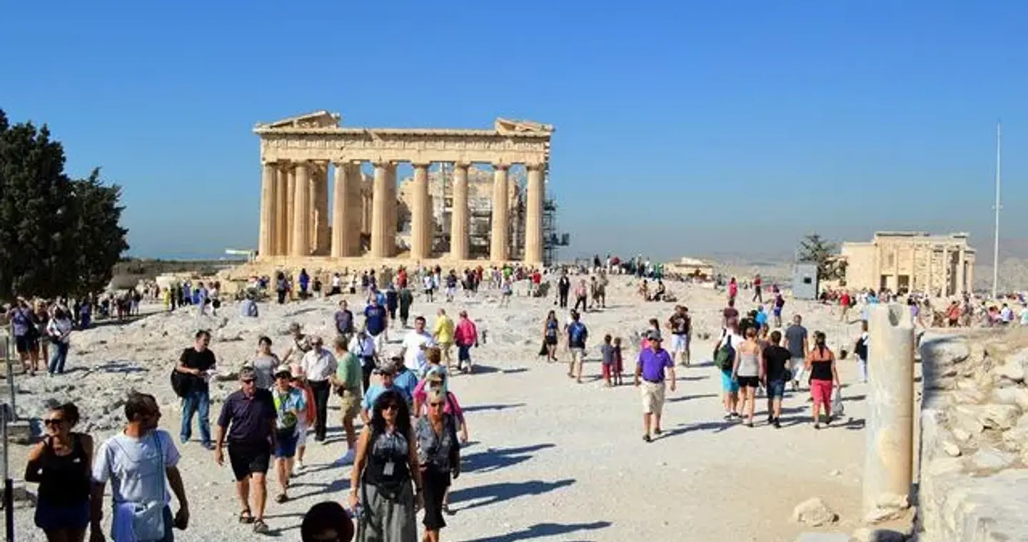 Τουρισμός: Οι παράγοντες – “βαρόμετρο” για τη σεζόν, η ΙΤΒ και οι αφετηρίες “ρεκόρ” του 2025