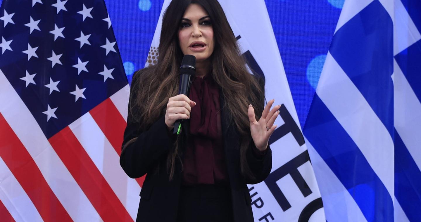 Αμερικανικά ΜΜΕ: Η Κίμπερλι Γκίλφοϊλ «θερμοπαρακάλεσε» τον Τραμπ να επισκεφτεί οπωσδήποτε την Ελλάδα