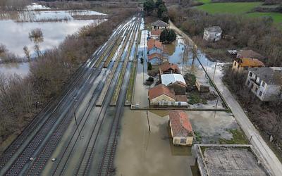 Συναγερμός στον Έβρο: Η κρίσιμη μάχη με τα επτά μέτρα νερού