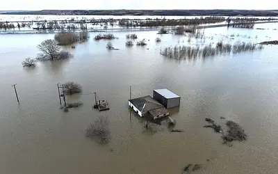 Σε «κόκκινο συναγερμό» ο Έβρος: Η ολονύχτια μάχη με τα ορμητικά νερά