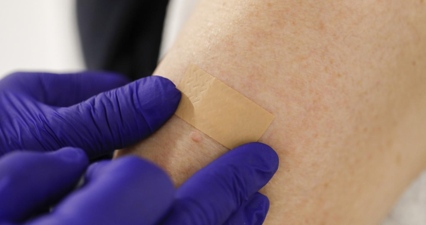 Οι επιστήμονες έλυσαν το μυστήριο των εμβολίων της COVID-19: Γιατί προκάλεσαν θρομβώσεις