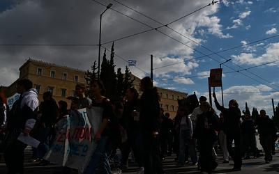 Παραλύει η χώρα για τα Τέμπη: Μεγάλη απεργία και πορείες μνήμης