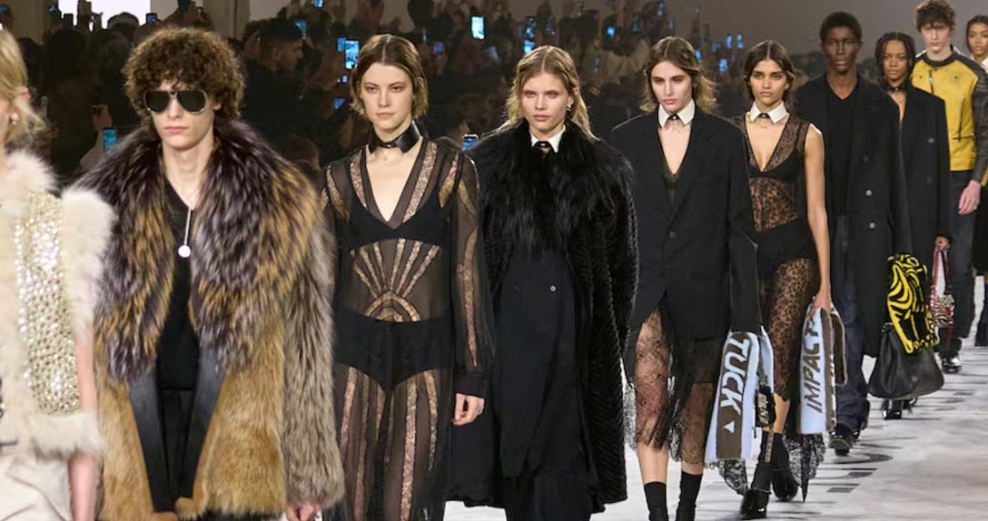 Το νηφάλιο ντεμπούτο της Μαρία Γκράτσια Κιουρί στη Fendi – «Δε σχεδιάζω για να ψυχαγωγώ»