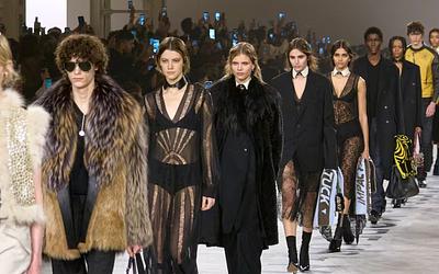 Νέα εποχή στη Fendi: Η Κιουρί αποθεώνει το μαύρο και τον ρεαλισμό