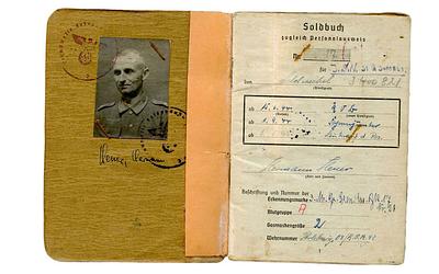 Το βλέμμα του κατακτητή: Η συγκλονιστική αποκάλυψη των φωτογραφιών από την Καισαριανή