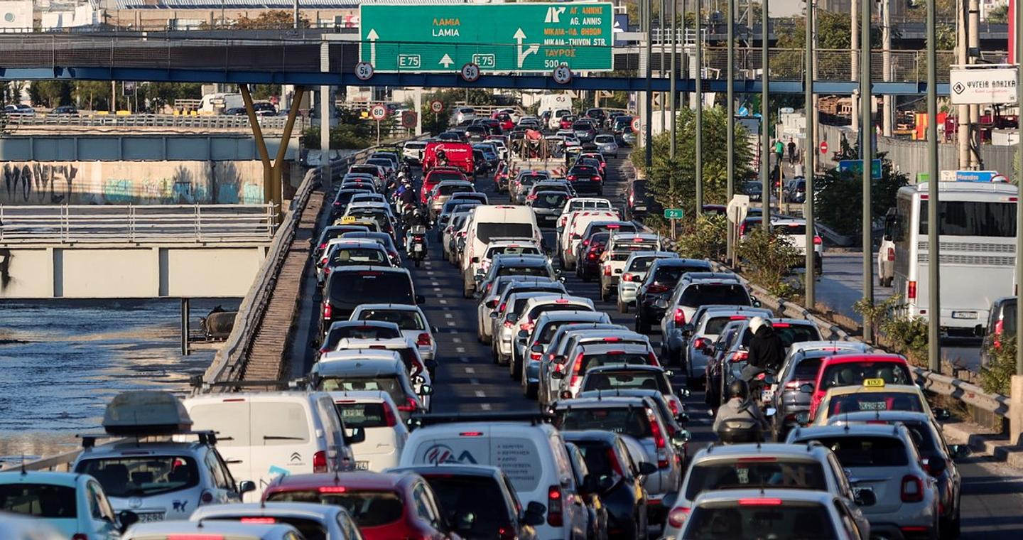 Κυκλοφοριακό: 8-9 εκατ. μετακινήσεις ημερησίως στην Αττική, οι μισές με ΙΧ -Ποια μέτρα εξετάζονται