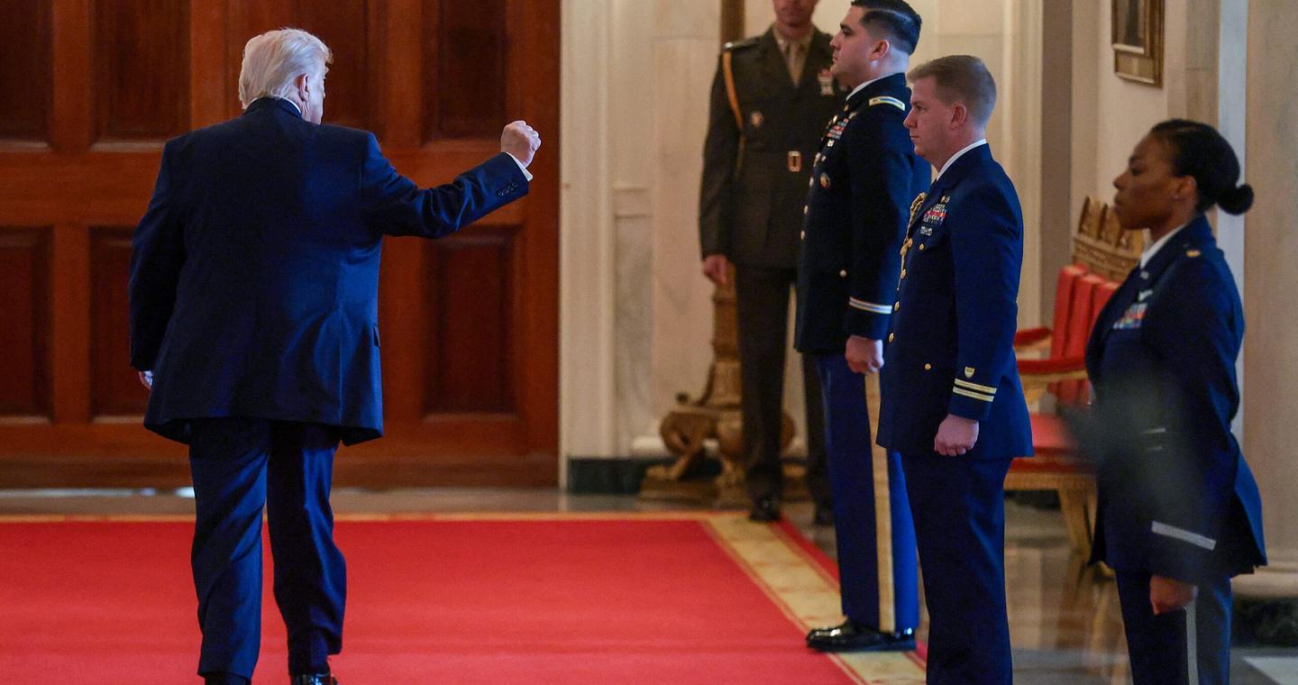 Δασμοί Τραμπ: Σε ισχύ το «plan B» του Αμερικανού προέδρου – Τι γνωρίζουμε