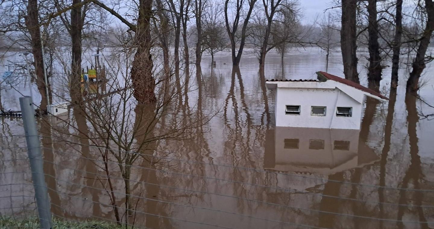 Σε κόκκινο συναγερμό για 6η μέρα ο Έβρος – Πλημμύρισαν 100.000 στρέμματα, έσπασαν αναχώματαΦάμελλος: Η κυβερνητική ανεπάρκεια πνίγει τον Έβρο