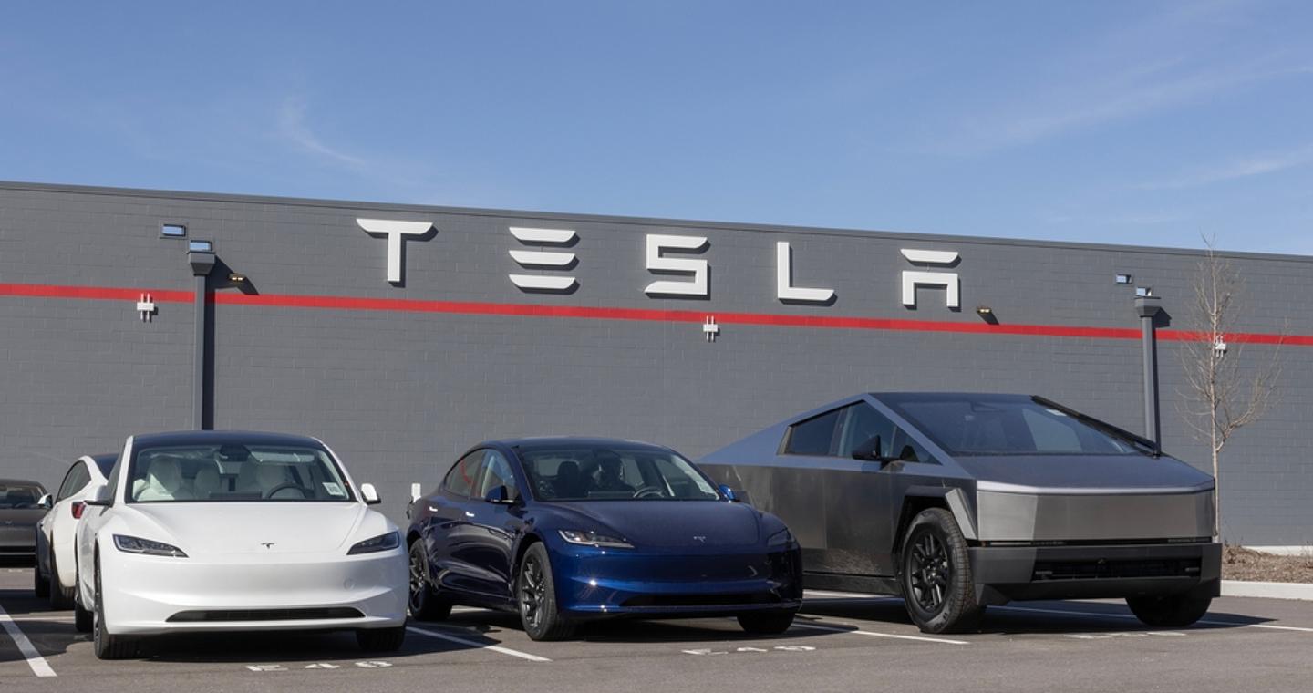 Tesla: Βουτιά χωρίς τέλος για τις πωλήσεις στην Ευρώπη – Ανοδος της BYD