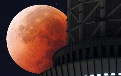 Σπάνιο ουράνιο υπερθέαμα: Η τελευταία ολική έκλειψη Σελήνης μέχρι το 2028