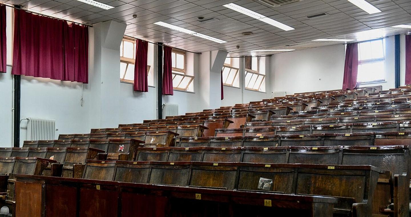 Κρήτη: Φοιτητής κόπηκε γιατί αντέγραψε από το AI και η «αθάνατη Ελληνίδα μάνα» του, πήγε να ζητήσει τα «ρέστα» από τον καθηγητή