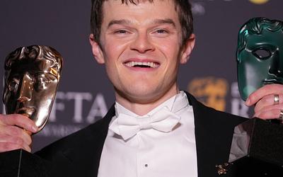 Ποιος είναι ο Ρόμπερτ Αραμάγιο που άφησε πίσω Ντι Κάπριο και Σαλαμέ στα BAFTA;