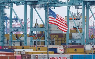 Αποκαλύπτεται το εμπορικό χάος στις ΗΠΑ: Κολοσσοί κατά Τραμπ για δισεκατομμύρια