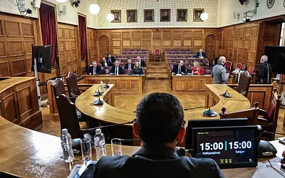 Σκάνδαλο ΟΠΕΚΕΠΕ: Τα πορίσματα «φωτιά» και η μετωπική σύγκρουση στη Βουλή