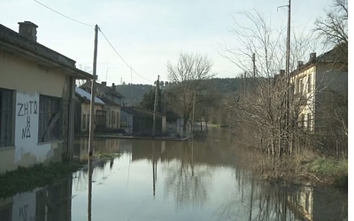 Ώρες αγωνίας στον Έβρο: Το ποτάμι πνίγει ολόκληρες περιοχές