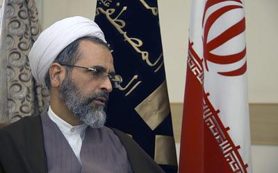 Νέα εποχή στο Ιράν: Το πρόσωπο-κλειδί και η μάχη για τη διαδοχή μετά τον Χαμενεΐ