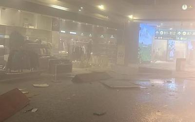 Φλεγόμενος ουρανός πάνω από το Ντουμπάι: Πλήγματα σε αεροδρόμια και εμβληματικά ξενοδοχεία