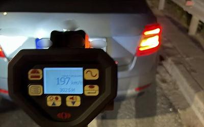 Ίλιγγος στην Κηφισιά: 22χρονος χωρίς δίπλωμα έτρεχε με 197 χλμ/ώρα