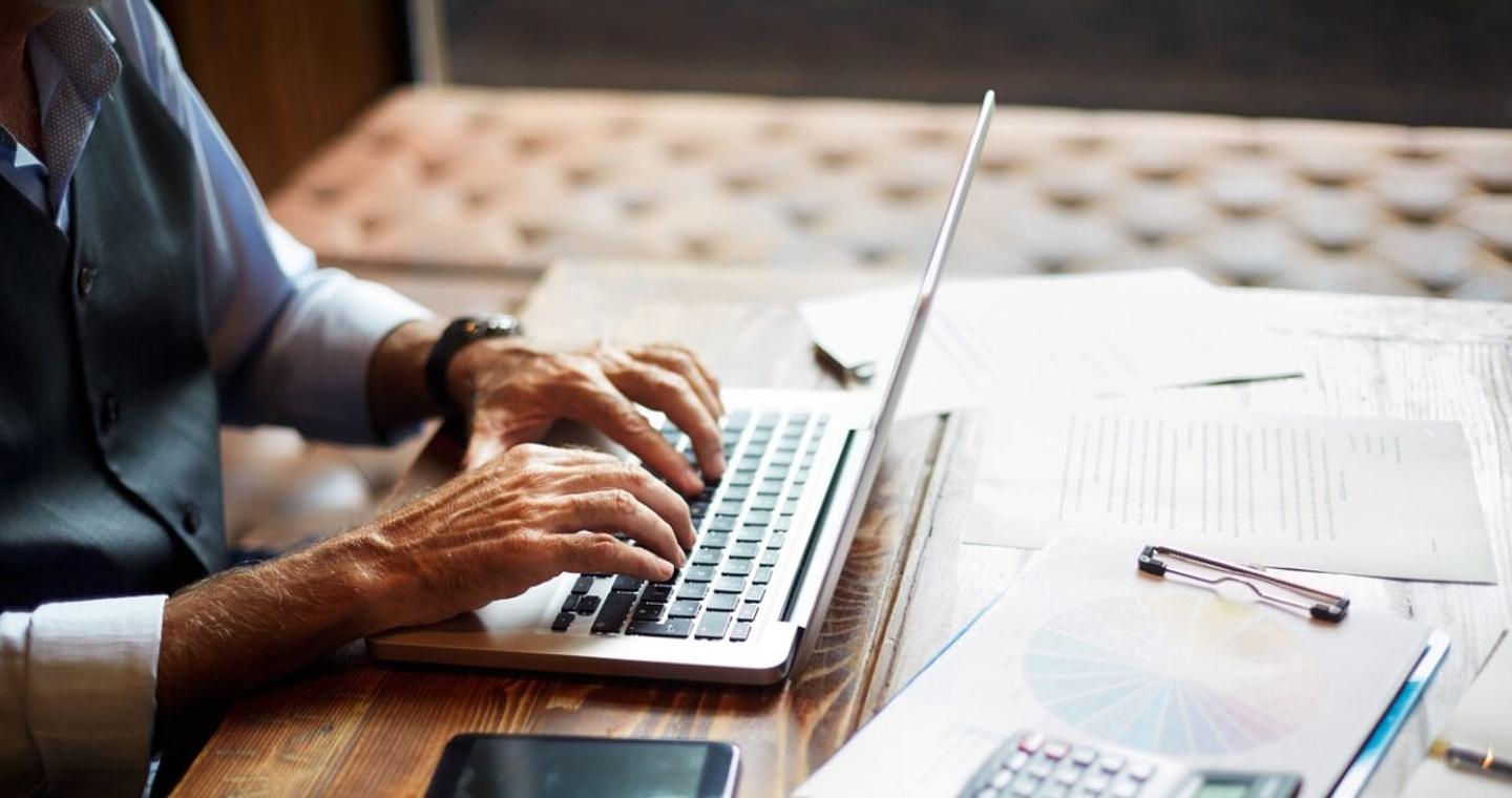 Ηλεκτρονικά τιμολόγια: Τέλος στη περίοδο χάριτος, από σήμερα ξεκινούν τα πρόστιμα - Ποιες επιχειρήσεις αφορά