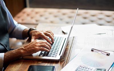 Ηλεκτρονικά τιμολόγια: Τέλος οι παρατάσεις, ξεκινούν τα «τσουχτερά» πρόστιμα από σήμερα