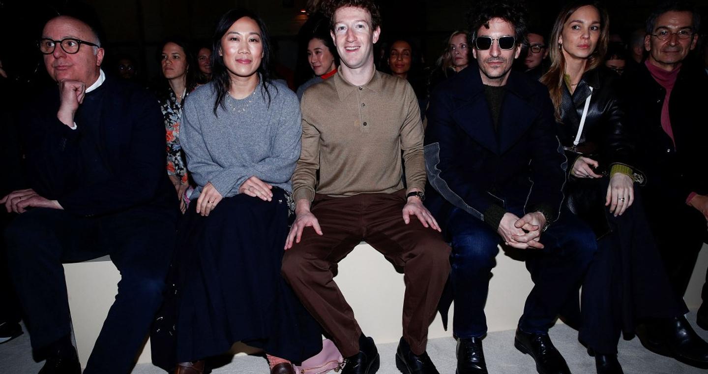 Η αλεπού στο παζάρι – Τι δουλειά είχε ο Μαρκ Ζούκερμπεργκ στην επίδειξη μόδας της Prada;