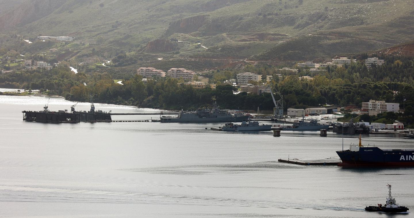 Προσαγωγή Γεωργιανού υπόπτου για κατασκοπεία στη Σούδα