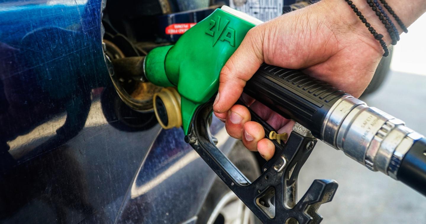 Ουρές σε βενζινάδικα της Αττικής, εξαντλήθηκε η αμόλυβδη σε κάποια πρατήρια