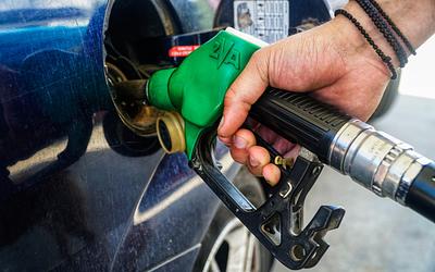 Νέα δεδομένα στις αντλίες: Πού θα φτάσει η τιμή της αμόλυβδης