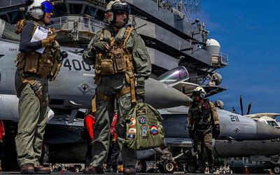 Το ριψοκίνδυνο στοίχημα του Τραμπ: Η «αρμάδα», οι διαπραγματεύσεις και ο εφιάλτης ενός πολέμου