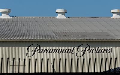 Ανατροπή στο Χόλιγουντ: Γιατί το Netflix εγκαταλείπει την εξαγορά της Warner Bros Discovery