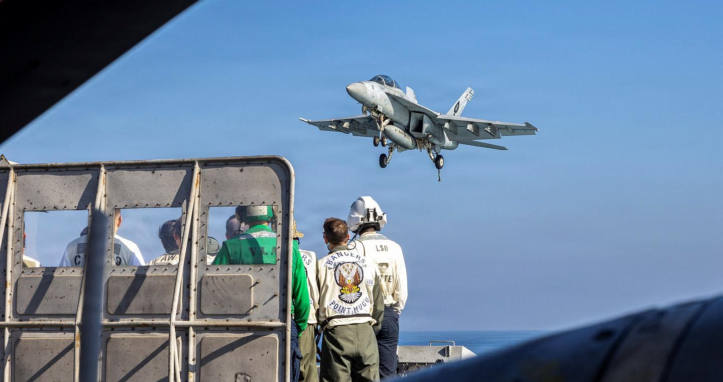 Σκηνικό πολέμου στο Ιράν – Με το δάχτυλο στη σκανδάλη ο Τραμπ