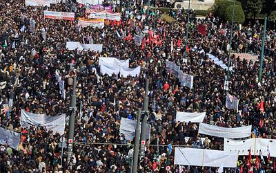 Τέμπη: Η συγκλονιστική επέτειος που ένωσε την Ελλάδα στον δρόμο της δικαιοσύνης