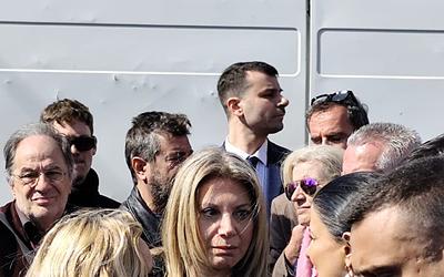 Συγκλονίζει η Μαρία Καρυστιανού στο Σύνταγμα: 40.000 πολίτες στο πλευρό της