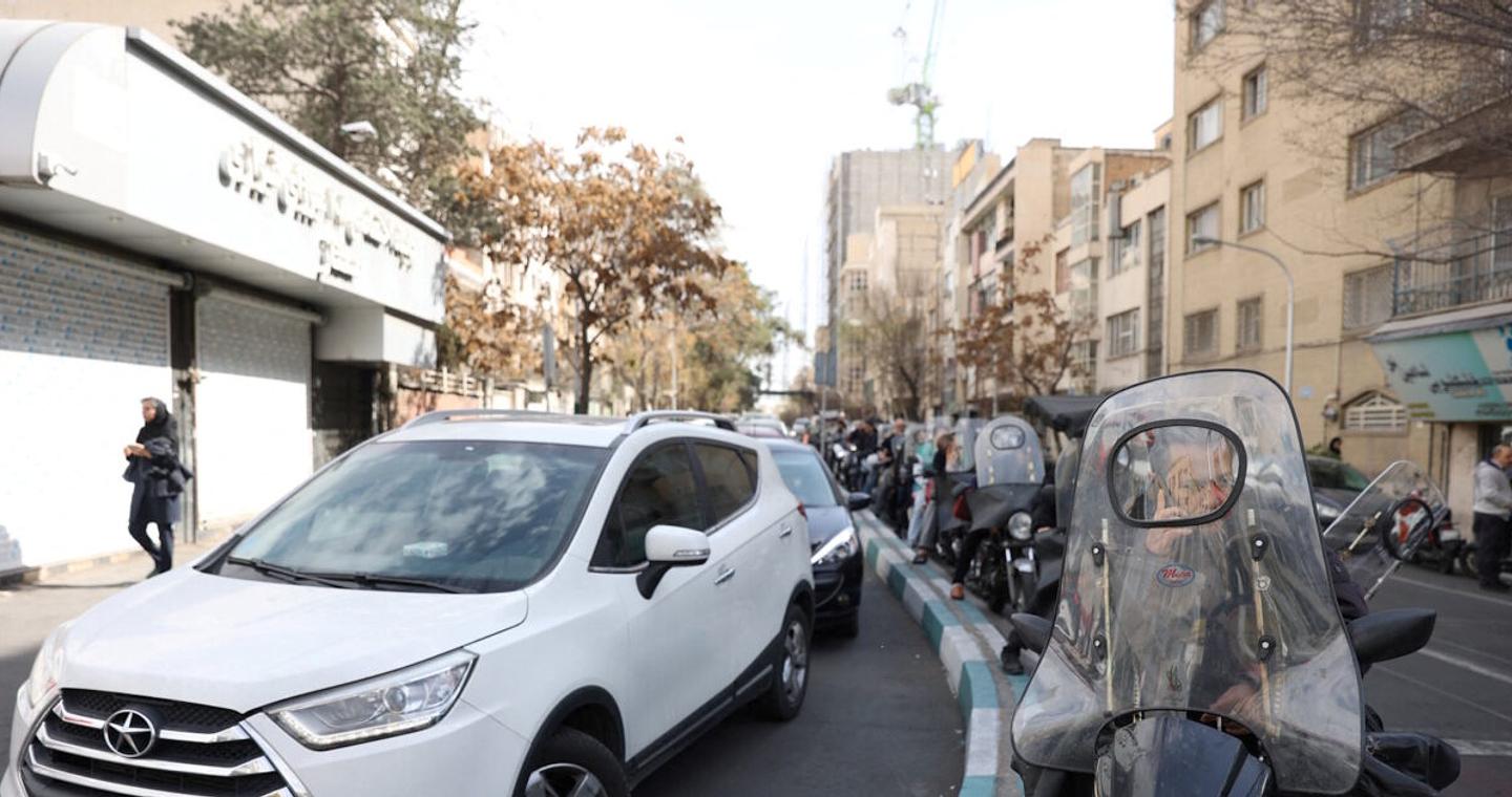 Ιράν: Φεύγουν μαζικά οι κάτοικοι από την Τεχεράνη - Χιλιάδες διαδηλωτές στους δρόμους