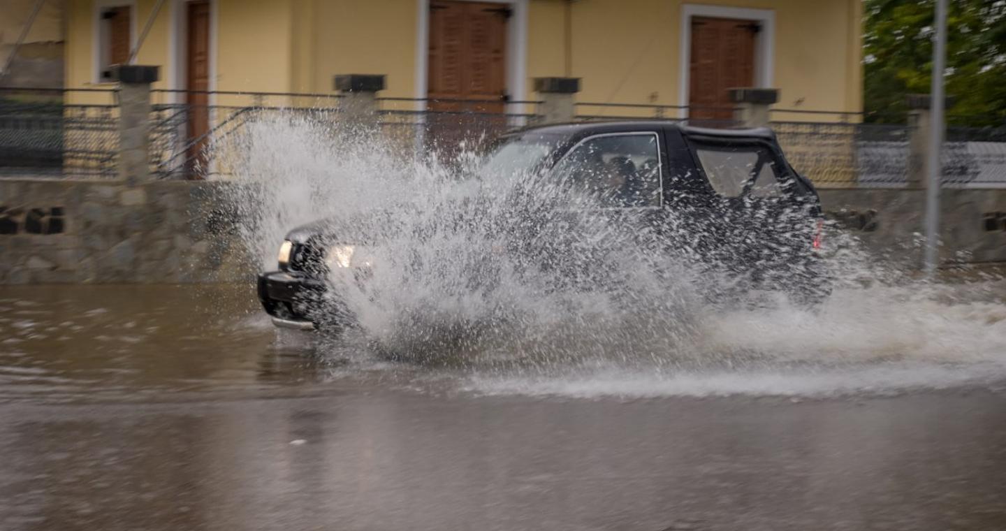 Άστατος ο καιρός, με βροχές και περιορισμένη ορατότητα