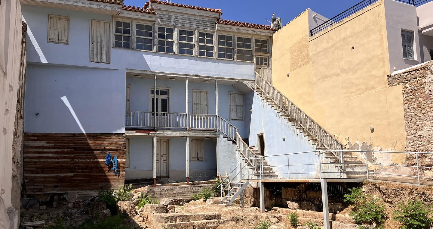 «Παίρνω το καπελάκι μου…»