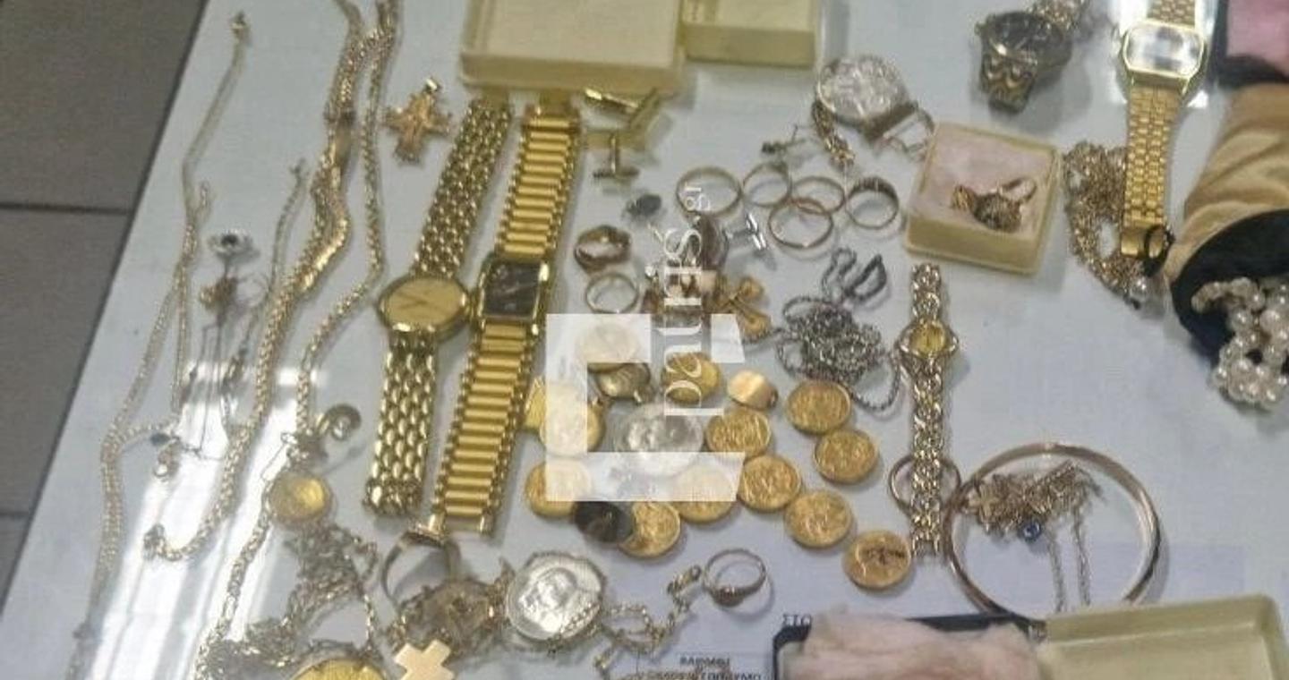 Εξαπάτησαν ηλικιωμένη στο Ρέθυμνο – Συνελήφθησαν σε καμπίνα πλοίου με χρυσαφικά και δεκάδες χρυσές λίρες