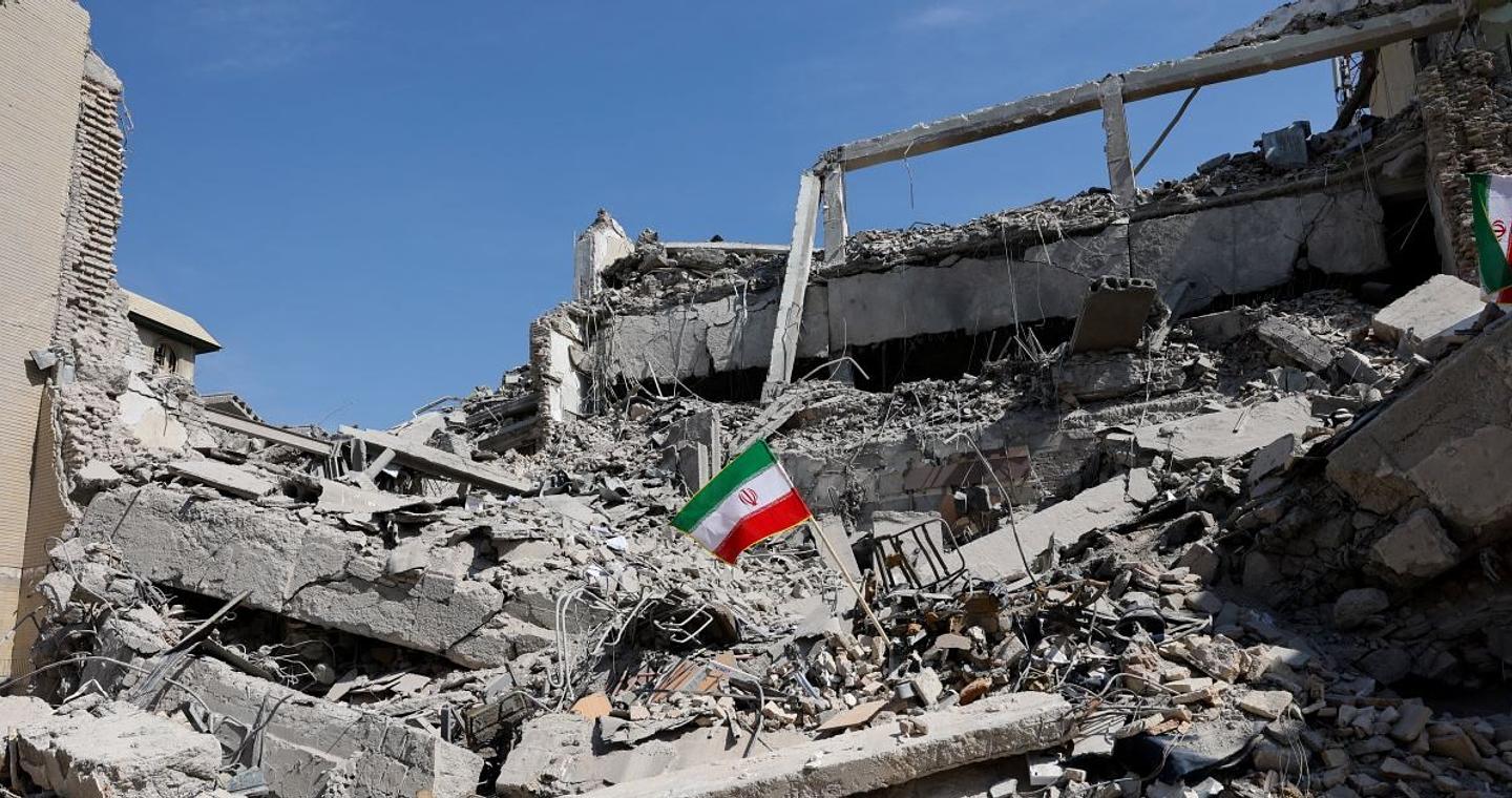 Το Ιράν δηλώνει έτοιμο για χερσαία επίθεση των ΗΠΑ: «Περιμένουμε να σας ντροπιάσουμε» - Σαουδική Αραβία και ΗΑΕ αναχαίτισαν ιρανικούς πυραύλους και drones