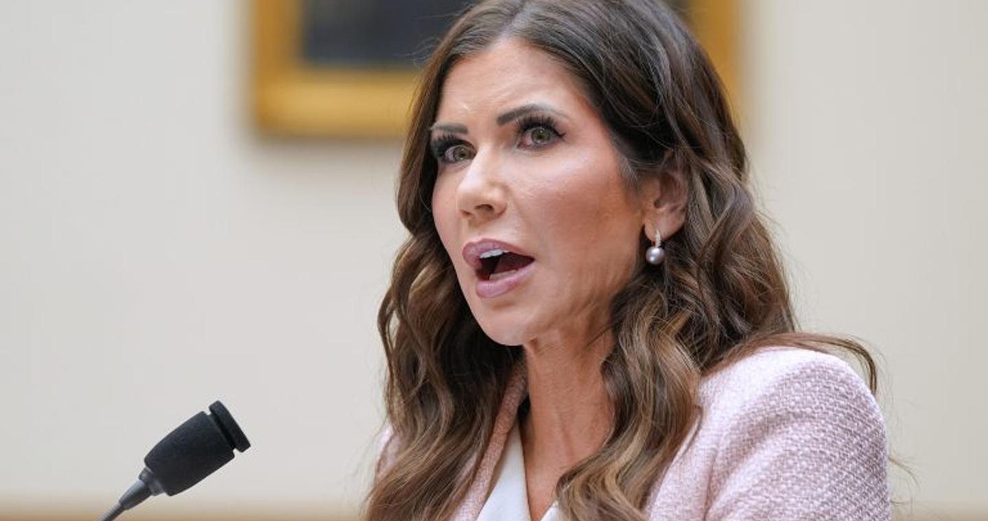 Ο Τραμπ απομάκρυνε την υπουργό Εσωτερικής Ασφαλείας, Κρίστι Νόεμ – Στη θέση της ο Μαρκγουέιν Μάλιν