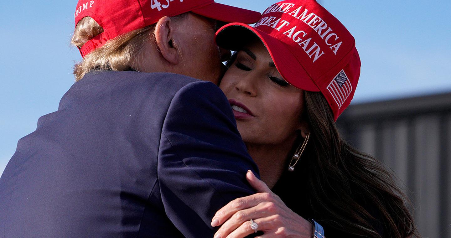 Η «σταγόνα που ξεχείλισε το ποτήρι»: Τι έκανε τελικά τον Τραμπ να αποπέμψει οριστικά την υπουργό Κρίστι Νόεμ;